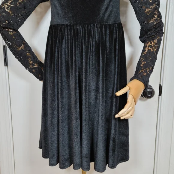 Mary Wyatt Alice Velvet Babydoll Dress Gothic Black Lace Sleeves Size 10